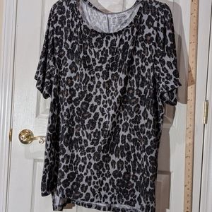 Plus 26/28 cheetah/animal print top lane bryat